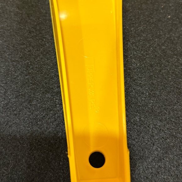 Vintage TUPPERWARE Yellow 2 Quart Strainer Colander with Handle #1523-8 - Picture 6 of 6